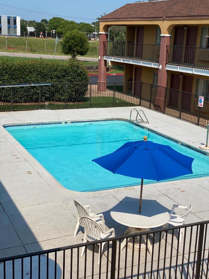 Super 8 By Wyndham Midwest City Ok Luaran gambar