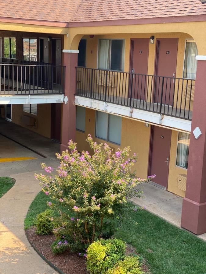Super 8 By Wyndham Midwest City Ok Luaran gambar