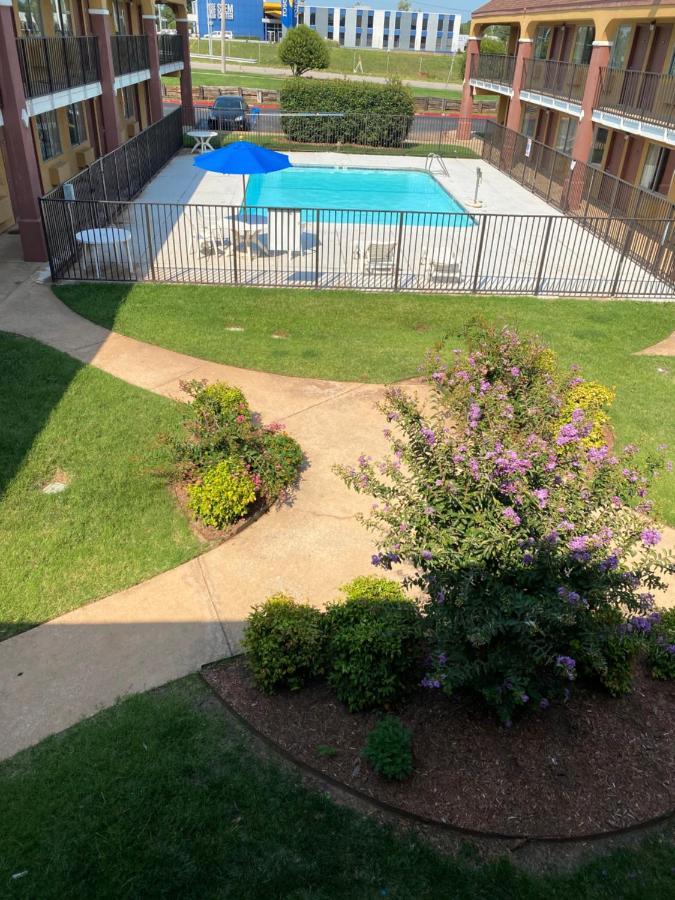 Super 8 By Wyndham Midwest City Ok Luaran gambar