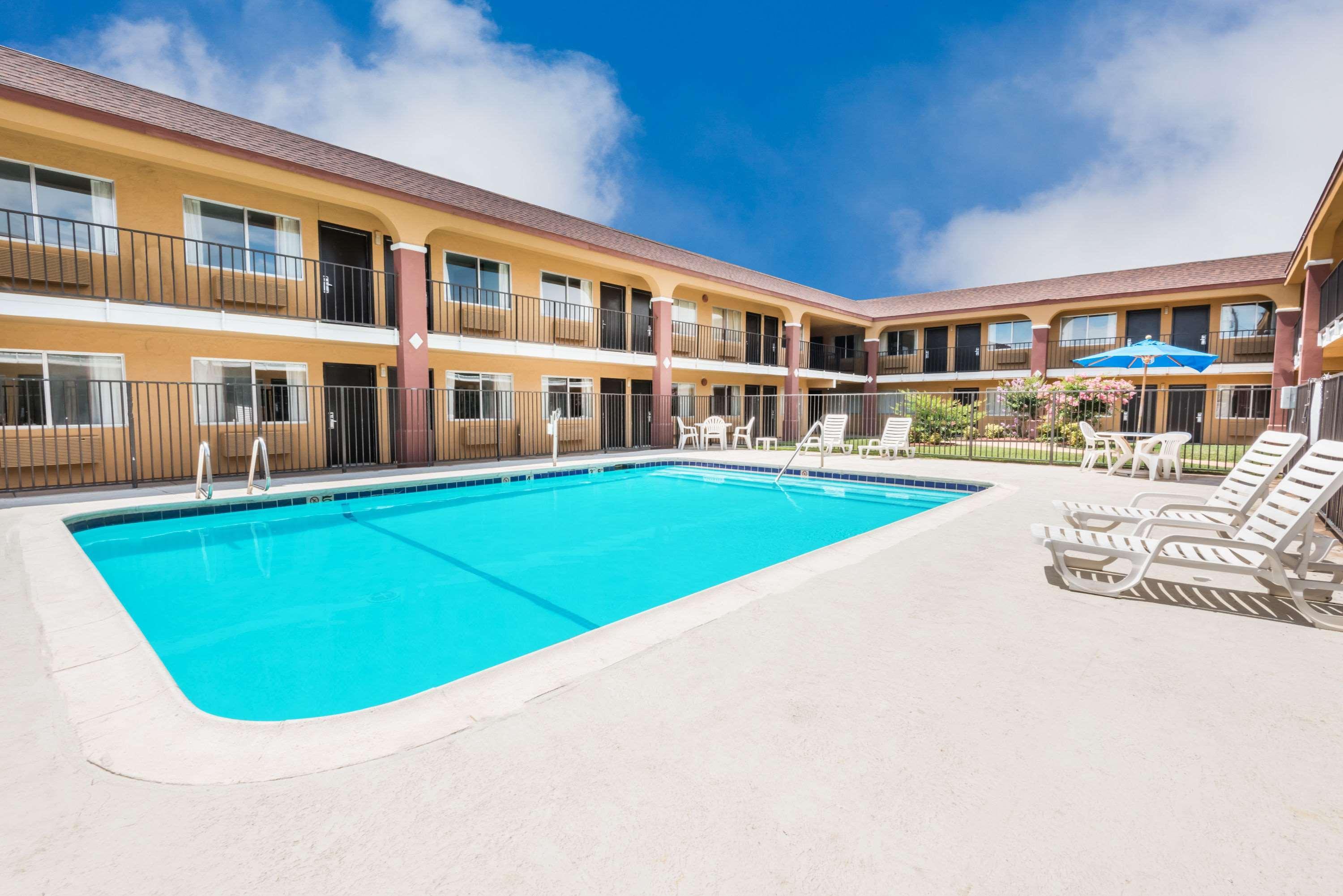Super 8 By Wyndham Midwest City Ok Luaran gambar
