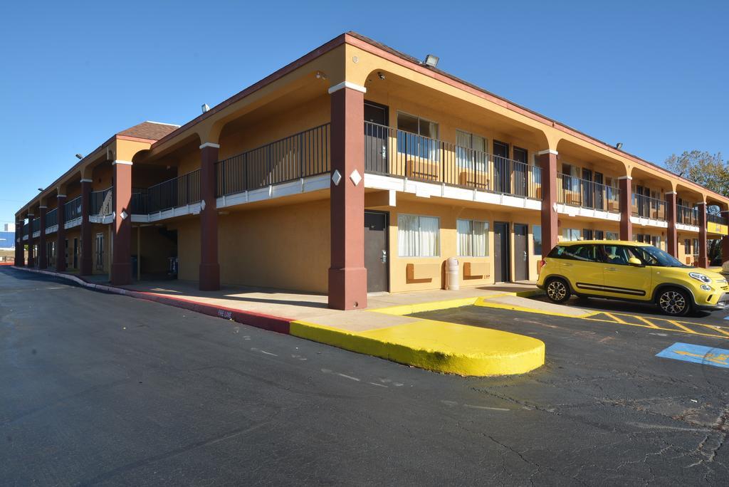 Super 8 By Wyndham Midwest City Ok Luaran gambar