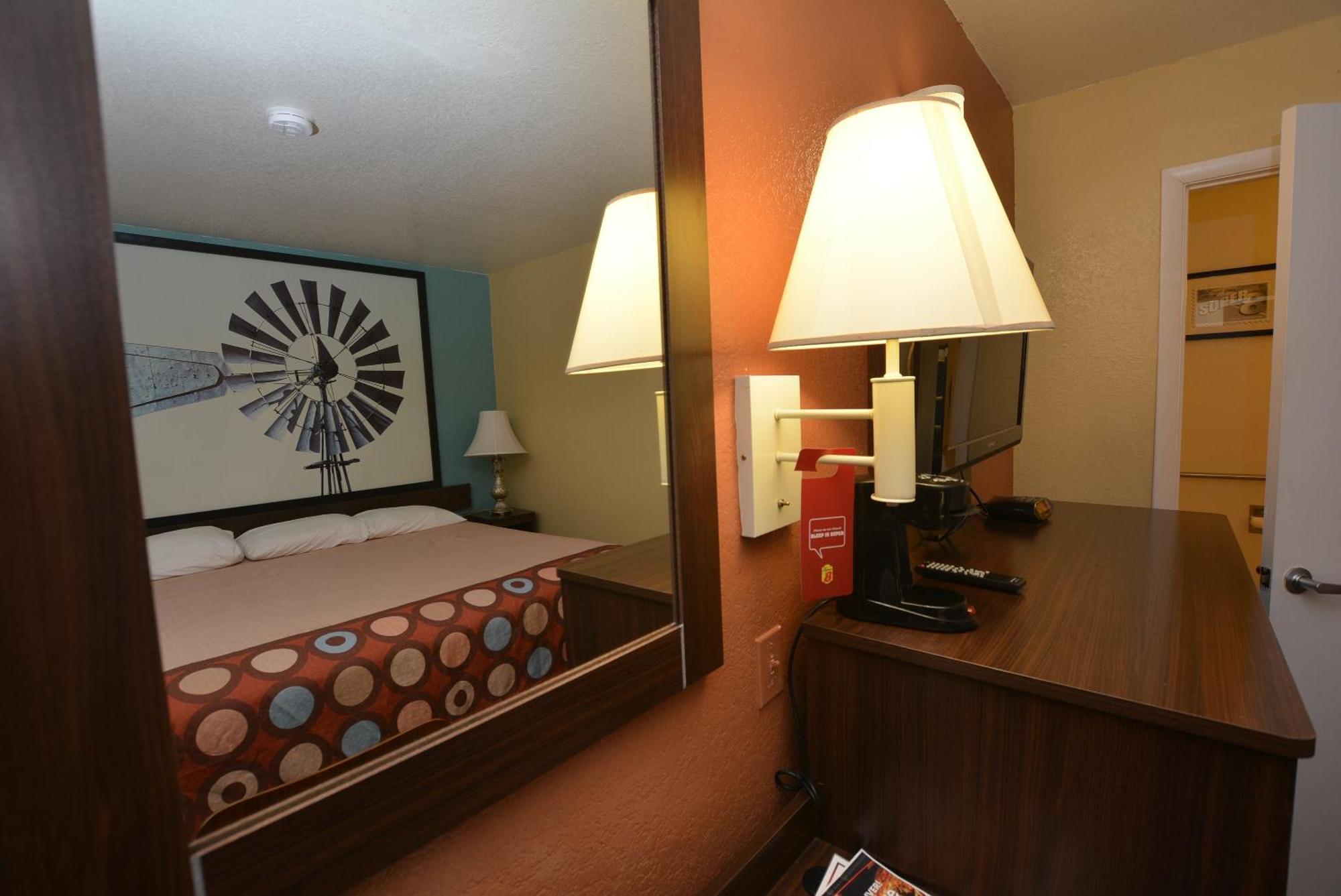 Super 8 By Wyndham Midwest City Ok Bilik gambar