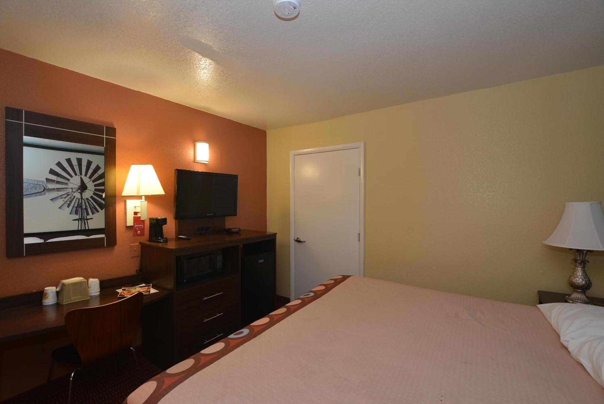 Super 8 By Wyndham Midwest City Ok Bilik gambar