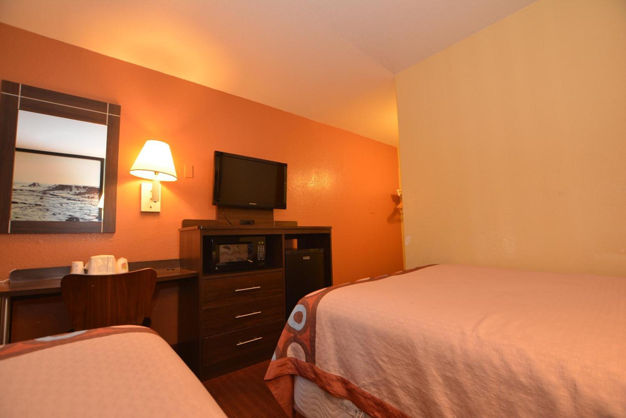 Super 8 By Wyndham Midwest City Ok Bilik gambar