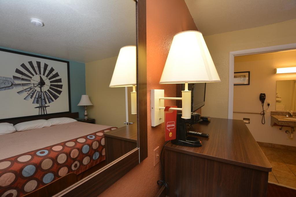 Super 8 By Wyndham Midwest City Ok Luaran gambar