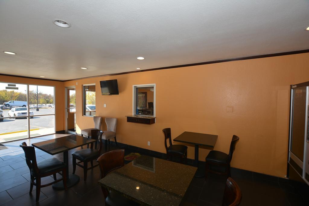 Super 8 By Wyndham Midwest City Ok Luaran gambar
