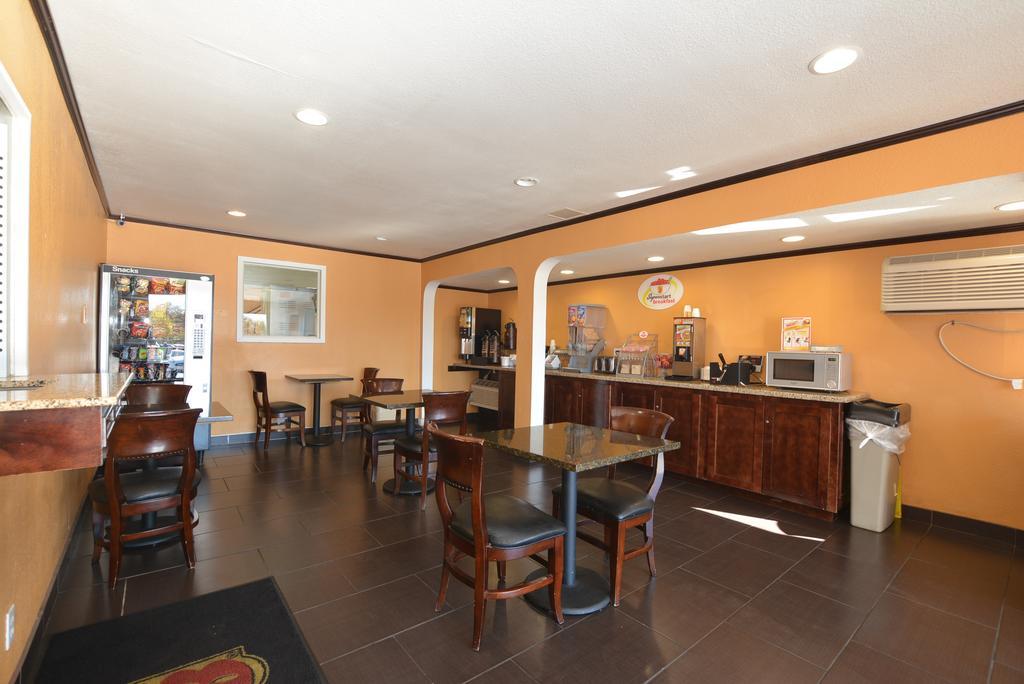 Super 8 By Wyndham Midwest City Ok Luaran gambar